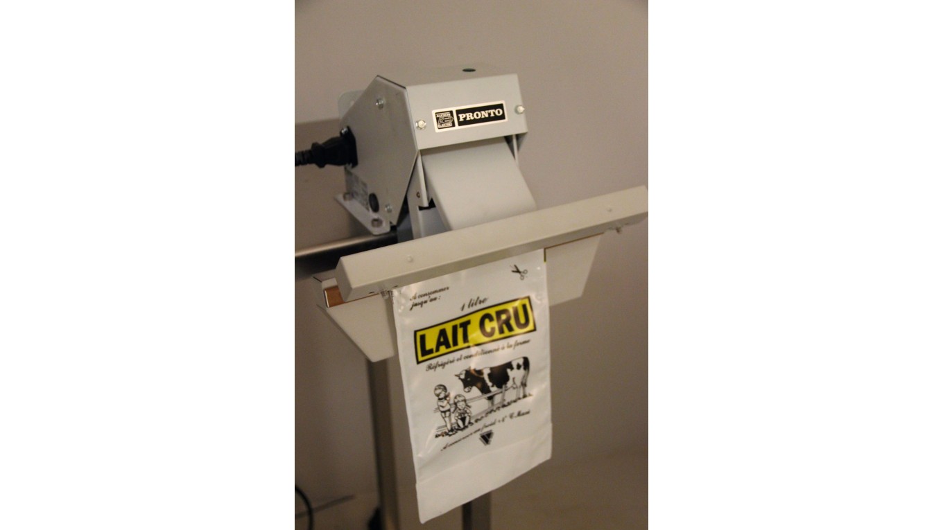 Bottle and bag-filling thermo-sealing machine