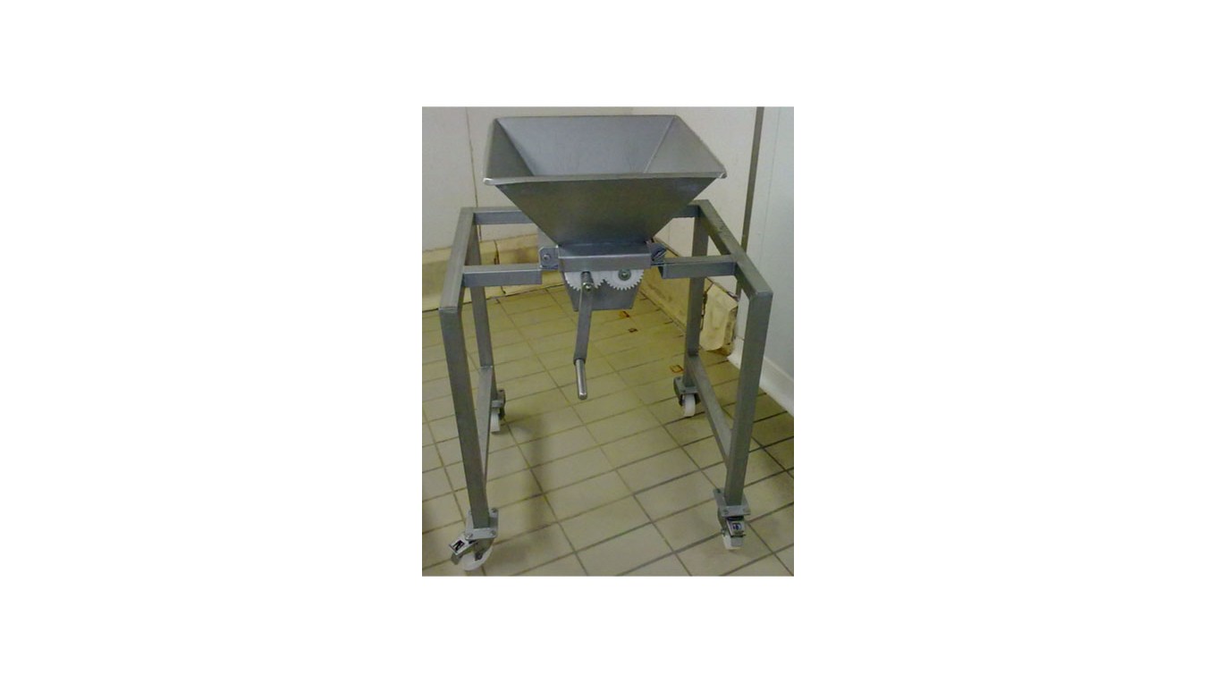 Cheddar-making equipment